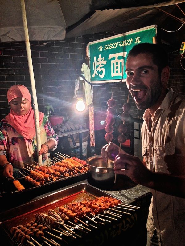 Trying barbecued meats in Xi'an's Muslim Quarter