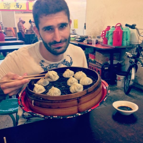 Trying steamed dumplings in Xi'An's Muslim Quarter