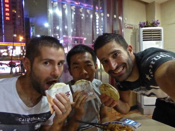 Trying Chinese hamburger rou jia mo in Xi'An's Muslim Quarter