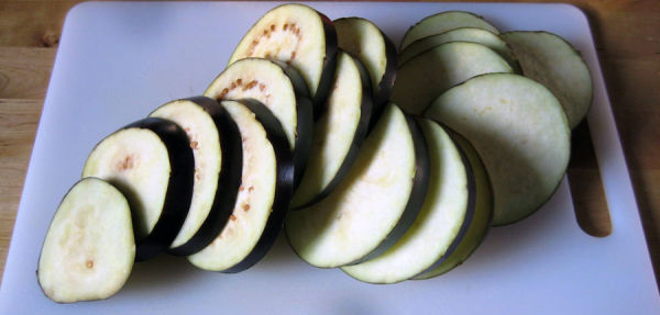 Sliced aubergines