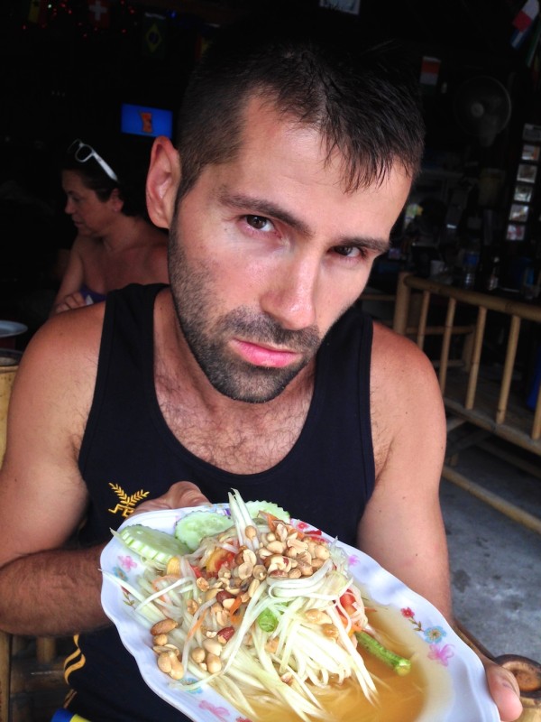 best streetfood in Thailand Sebastien with a tasty Som Tam