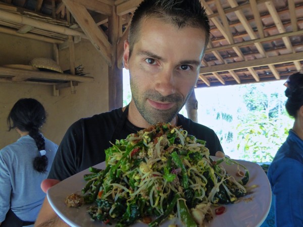Vegetarian recipe for Indonesian sayur urap salad