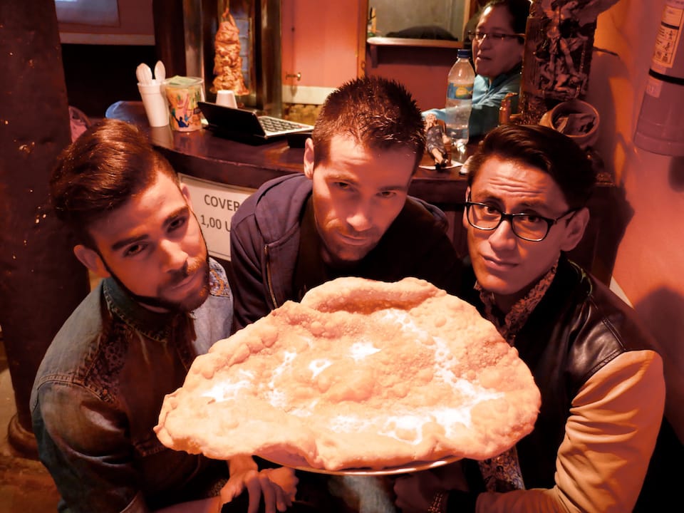 giant empanada de viento ecuador famous foods