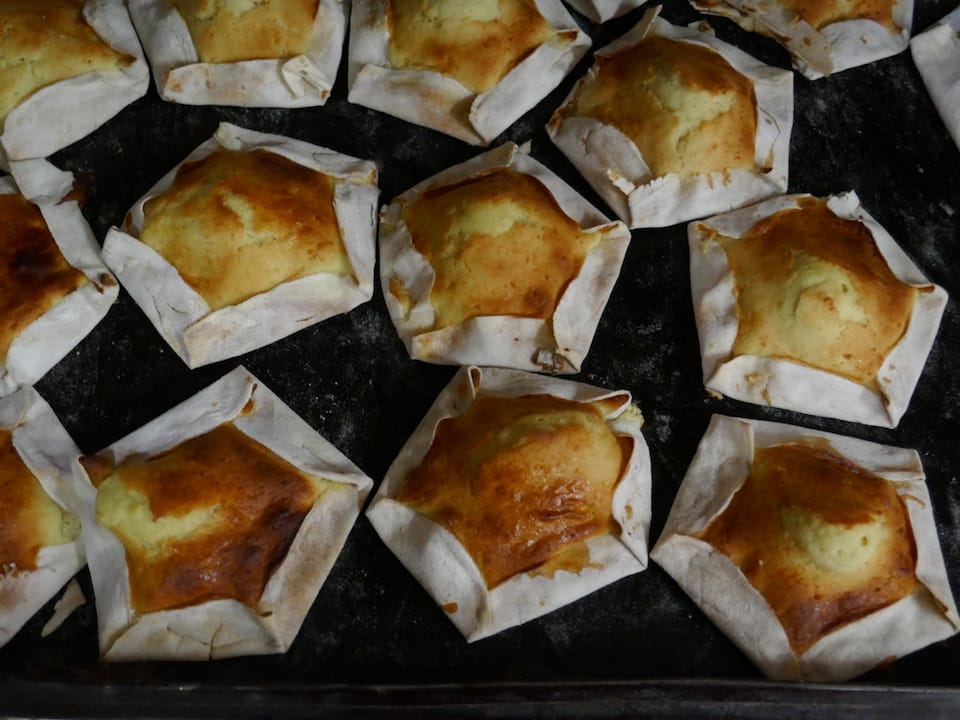 recipe for Ecuadorian quesadillas pentagonal shape