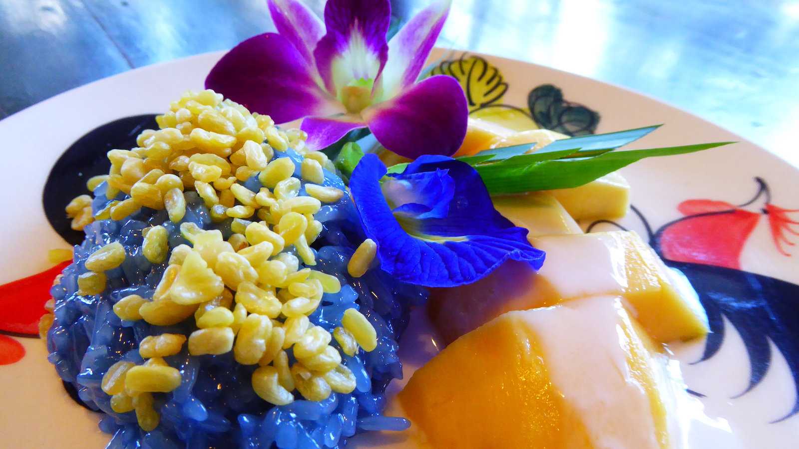 One of the most popular desserts in Thailand is the simple mango with sticky rice dish